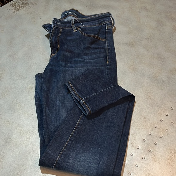 Old Navy Rockstar mid-rise jeans - Picture 5 of 5